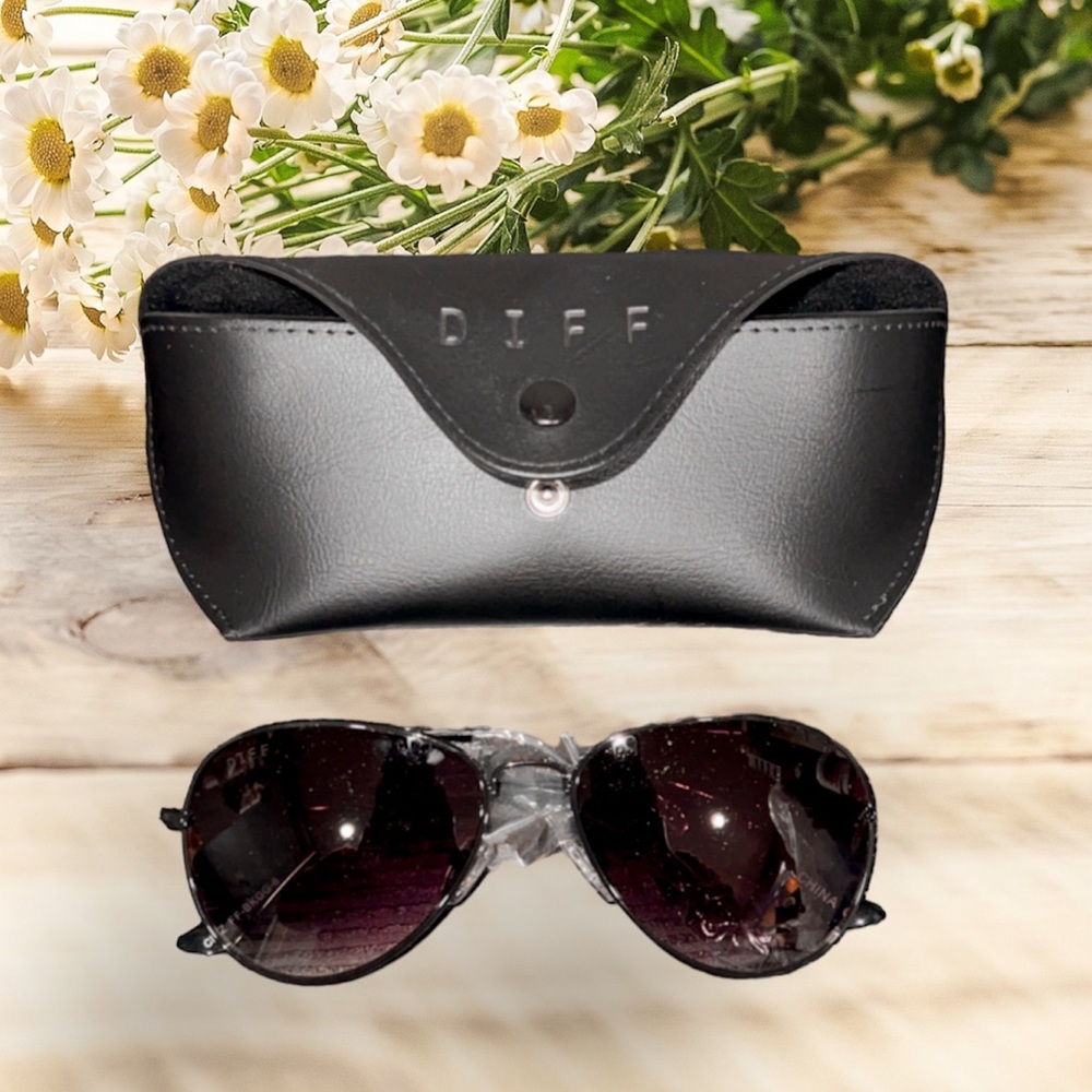 𐙚⋆˚✿˖° Diff Eyewear 𐙚⋆˚✿˖° - Picture 3 of 6